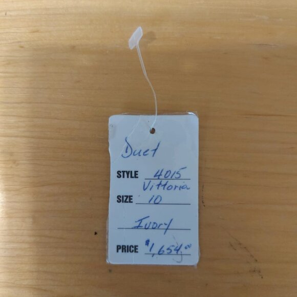 Wedding Dress, with hoop skirt, veil & accessories Size 10, Monica Loretti - Picture 10 of 10